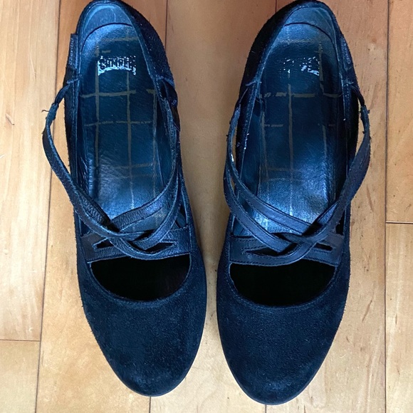 Low healed black sued shoes - Picture 4 of 10